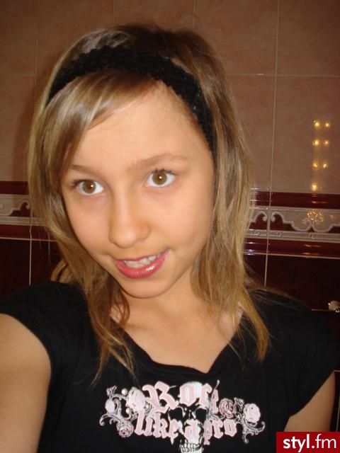 Sama ;] - Średnie Fryzury