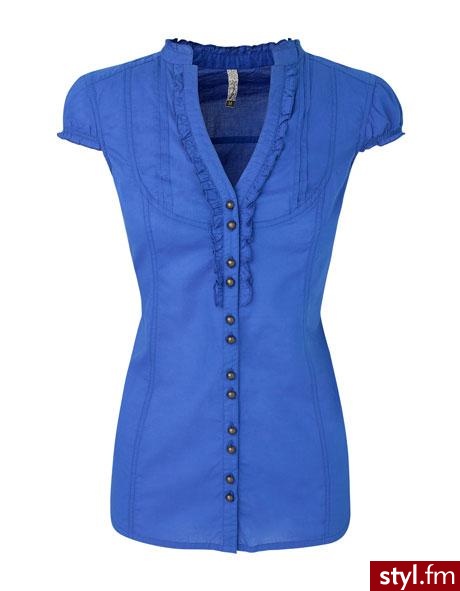 Flounced shirt with military style buttons. Pobrano ze strony: http://www.stradivarius.com/en/collection/shirts-blouses/detalle/1760_flounced-shirt-with-military-style-buttons - Misz-masz
