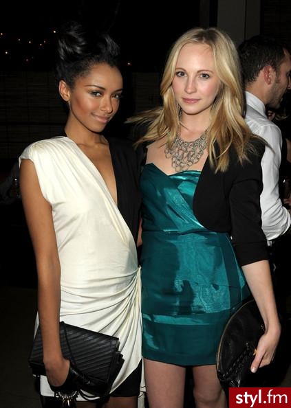 Katerina Graham i Candice Accola - Moda uliczna Inne Moda