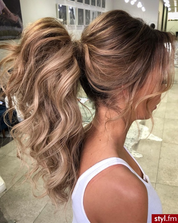Blond Upięcie Kręcone Wieczorowe Długie Fryzury