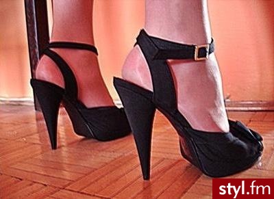 http://allegro.pl/item1182779365_seksowne_czarne_szpilki_h_m_rozmiar_3 - Pozostałe Buty Moda