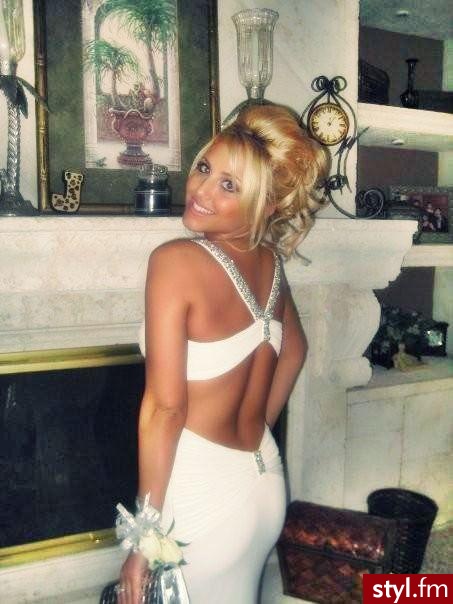 Cassie Scerbo.. <333 - Wieczorowe Średnie Fryzury