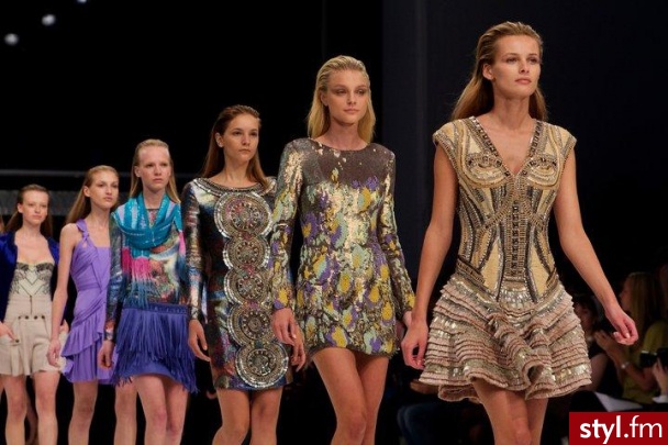 Sukienki Moda