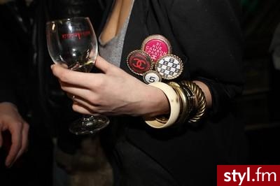 Jeśli jest to podaj link, wtedy usune - Pozostałe Dodatki Moda