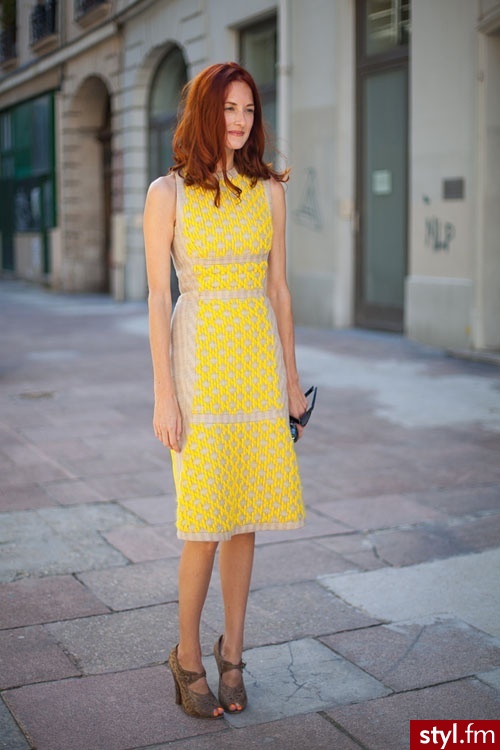 It's a less than mellow yellow dress on Taylor Tomasi-Hill - Paris Fashion Week Spring 2013 - Dzienne Sukienki Moda