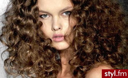 Blond Rozpuszczone Kręcone Na co dzień Średnie Fryzury