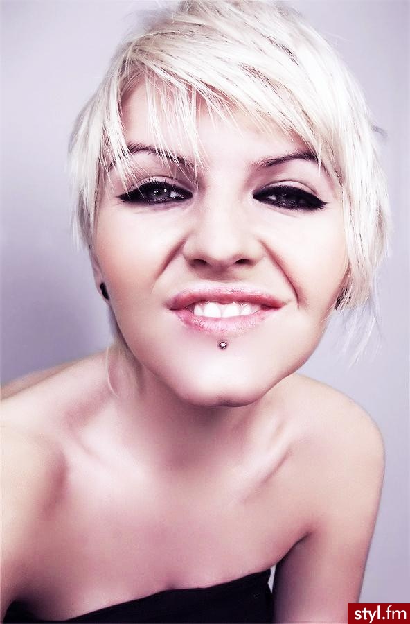 Krótkie blond włosy - Krótkie Fryzury
