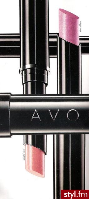 Szminka-błyszczyk Avonu miała nadawać delikatny kolor i transparentny blask, nawilżając przy tym usta... I tak właśnie jest! Jestem zachwycona tym produktem, pomimo że Avon wcześniej wcale mnie nie zachwycał. Szeroka gama kolorów. Ja mam champagne glow - - Misz-masz
