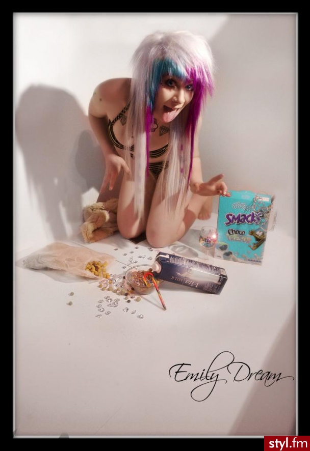 Jeśli zdjęcie już jest w galerii podaj link to usunę :) - EMO Alternatywne Średnie Fryzury