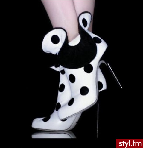 Wesołe grochy i fikuśne fale - Botki Buty Moda