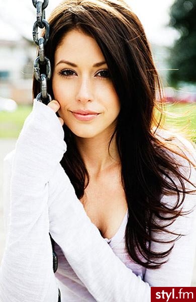Amanda Crew - Długie Fryzury