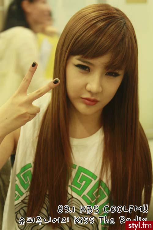 .... 2ne1 - Średnie Fryzury