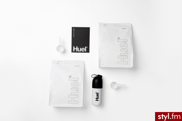Premiera: Huel Essential to najbardziej przystępny cenowo produkt w ofercie marki! Ten kompletny pod względem odżywczym posiłek zawiera wszystkie z 26 niezbędnych witamin, składników mineralnych i 20 g białka roślinnego, a kosztuje zaledwie 5,33 zł. - Kuchnia