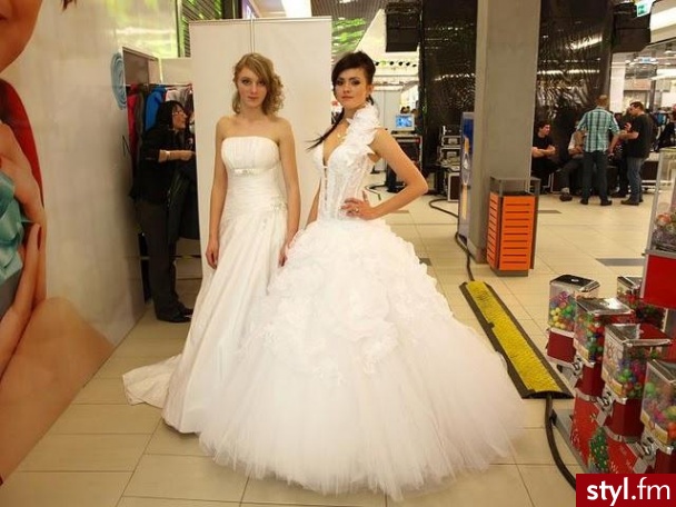 Sukienki Moda