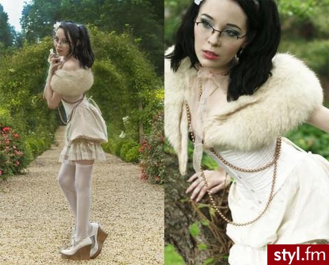 Jeżeli zdjęcie znajduje się już w galerii poproszę o link - Moda uliczna Inne Moda