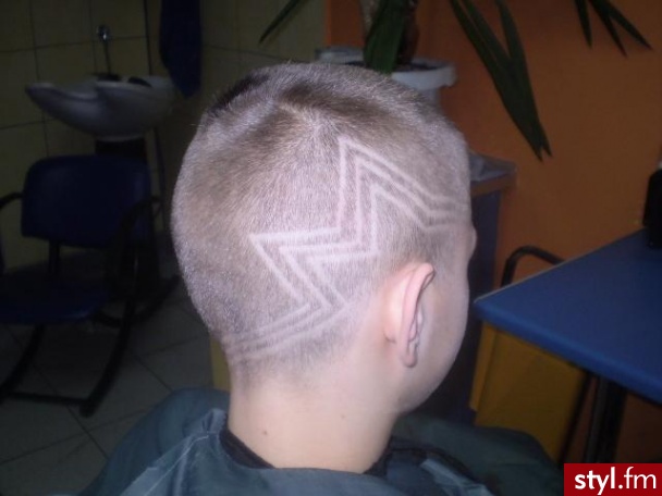 Najpierw nożyczki potem brzytwa i efekt jest. - Punk Rock Alternatywne Średnie Fryzury