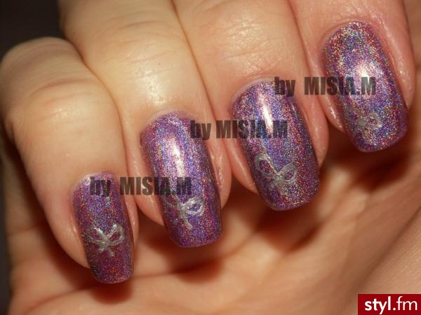 lakier Sally Hansen Nail Prisms nr.03  wersja A. Lakier holograficzny sam w sobie jest zdobieniem :)- kolor Purple Diamond - Paznokcie