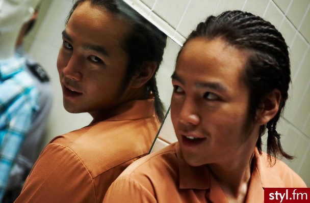 Jang Geun Seok w warkoczykach - Średnie Męskie Fryzury