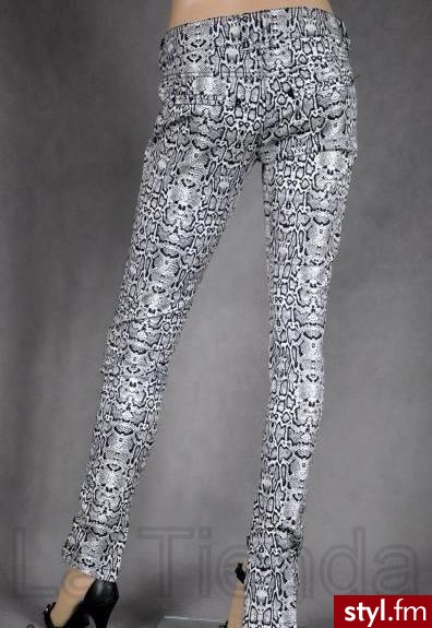 Oryginalne spodnie - rurki od Zary. Dostępne na Allegro za 39,90 zł. ;) - Pozostałe Ciuchy Moda