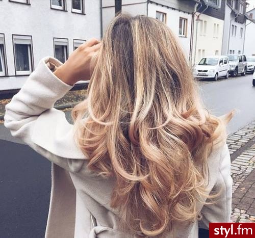 Blond Rozpuszczone Kręcone Na co dzień Długie Fryzury
