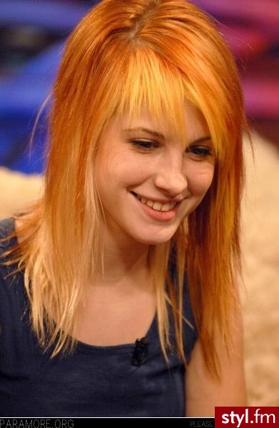 Hayley . <33 - Średnie Fryzury