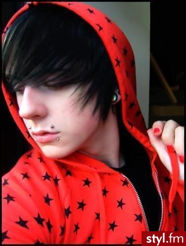 emo w ładnej bluzie ;) - EMO Alternatywne Średnie Fryzury