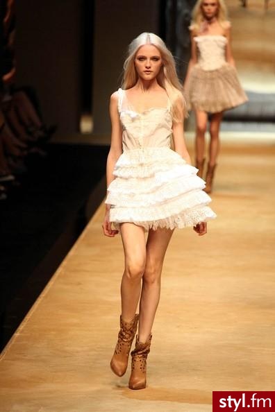 Sukienki Moda
