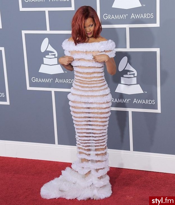 sukienka Rihanny z Grammy 2011 - Pozostałe Ciuchy Moda