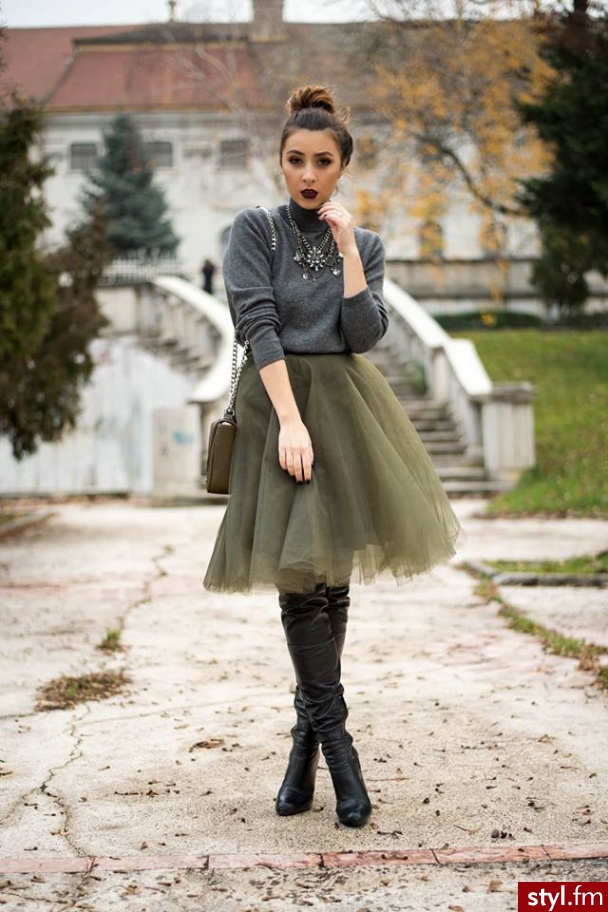 Średnie Spódnice Moda