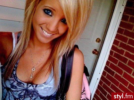 Blond Rozpuszczone Proste z grzywką Na co dzień Średnie Fryzury