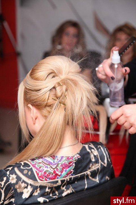 Blond Upięcie Proste Wieczorowe Średnie Fryzury