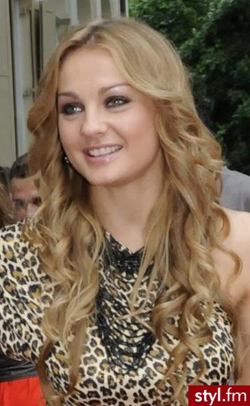 ,. . - Kręcone Na co dzień Średnie Fryzury