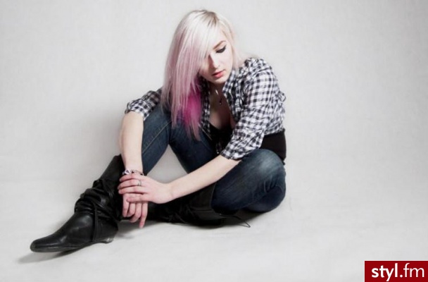 Blond Punk Rock Alternatywne Średnie Fryzury