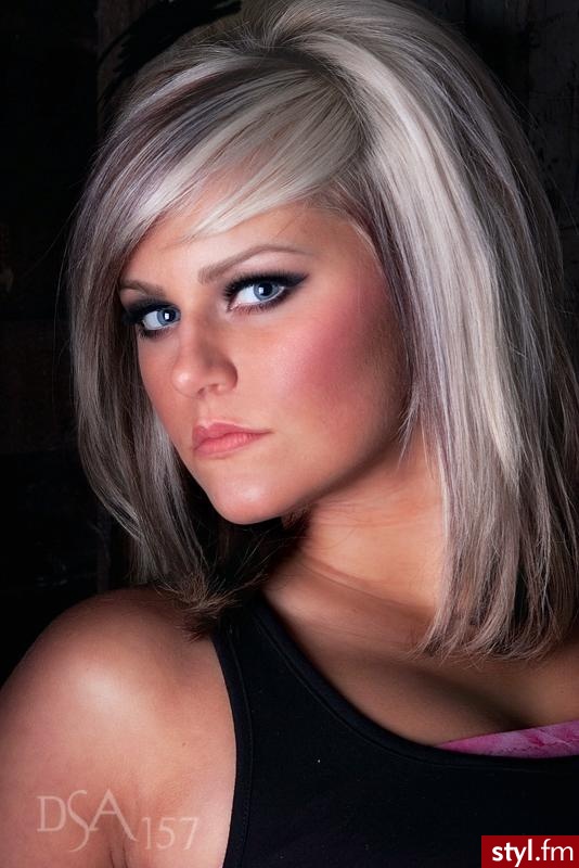 Blond Rozpuszczone Proste z grzywką Na co dzień Średnie Fryzury