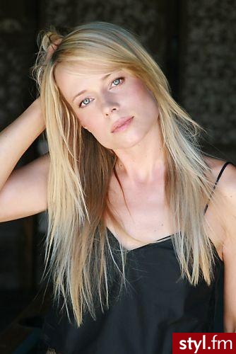 Sofi Bonde - Blond Rozpuszczone Proste Na co dzień Średnie Fryzury