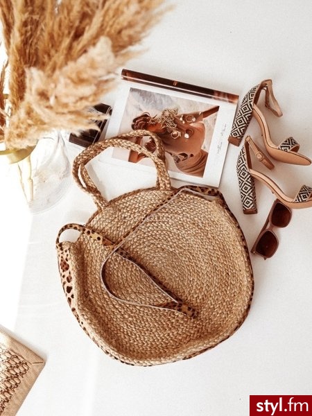 Torebka na plaże i na miasto. Pojemna, mieszcząca A4. Posiada panterkowy akcent wokół torebki oraz panterkowy pasek. https://roseboutique.pl/ - Torebki na co dzień Torebki Moda