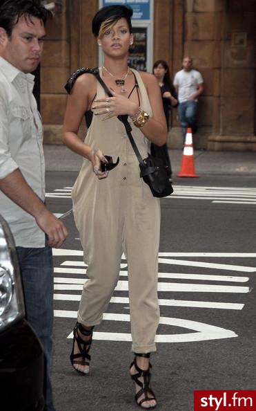 Rihanna - Pozostałe Ciuchy Moda