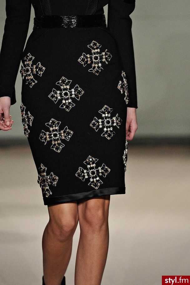 Średnie Spódnice Moda