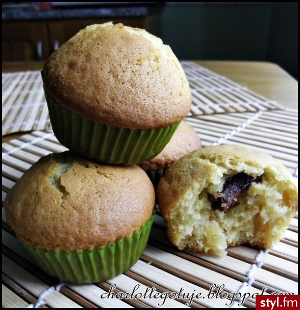 Muffinki z budyniem i czekoladą, Zapraszam ! http://charlottegotuje.blogspot.com/2012/10/muffinki-z-budyniem-i-czekolada.html - Kuchnia