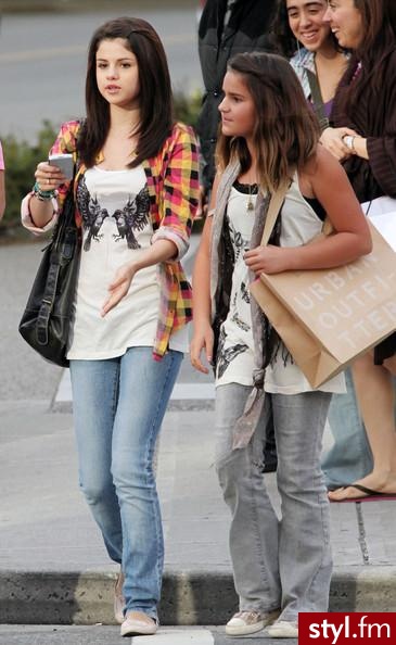 Selena Gomez - Moda uliczna Inne Moda