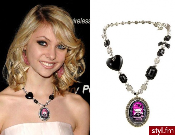 chcesz mieć naszyjnik jak Taylor Momsen? Nic trudnego! Tarina Tarantino - 163$ - Pozostałe Dodatki Moda