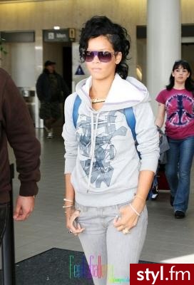 Robyn RIHANNA Fenty 4 - Krótkie Fryzury
