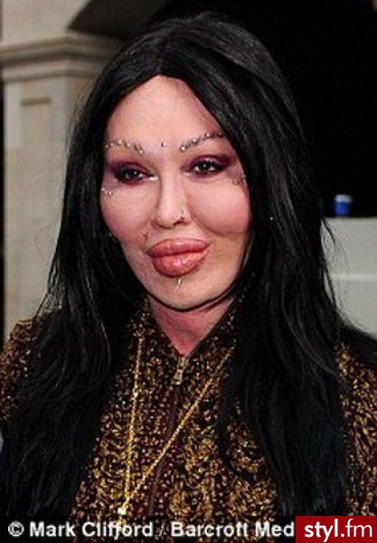 pete burns, piosenkarz. PETE BURNS, po operacjach.
piosenkarz DEAD OR ALIVE - Misz-masz