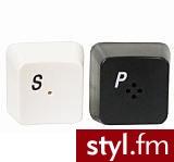 Prawdziwi maniacy komputerowi nie mogą się nawet na chwilę rozstać z klawiaturą. I wcale nie muszą. Wystarczy, że zakupią fantastyczny zestaw - solniczkę i pieprzniczkę w kształcie klawiszy ich ukochanej klawiatury. Teraz spokojnie będą przeżuwać każdy kę - Misz-masz