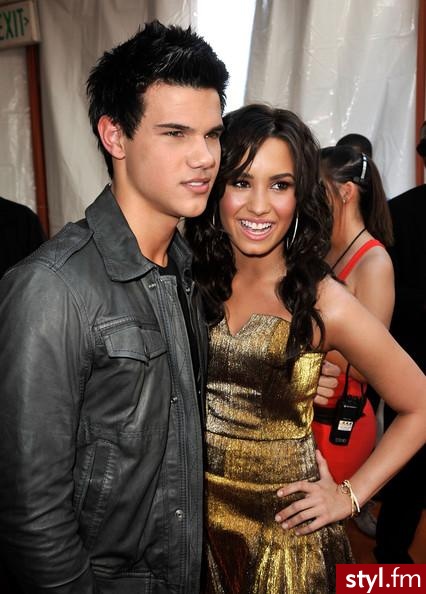 Demi Lovato & Taylor Lautner <3 - Moda uliczna Inne Moda