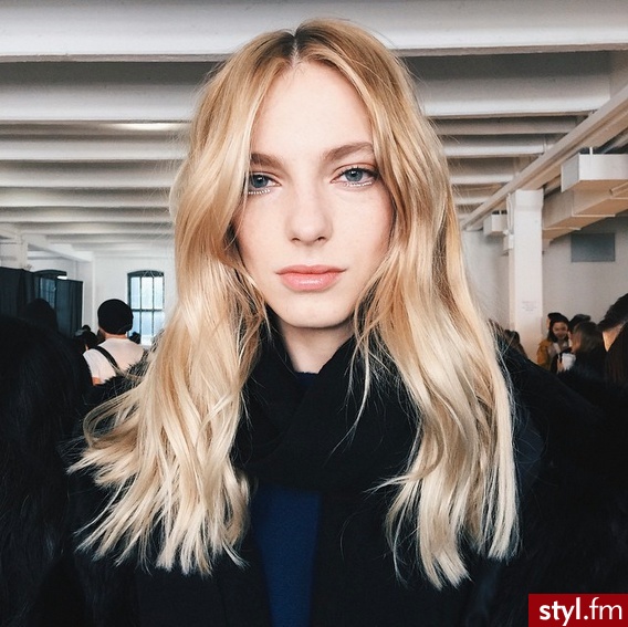 Blond Rozpuszczone Proste Na co dzień Długie Fryzury