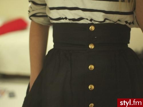 Średnie Spódnice Moda