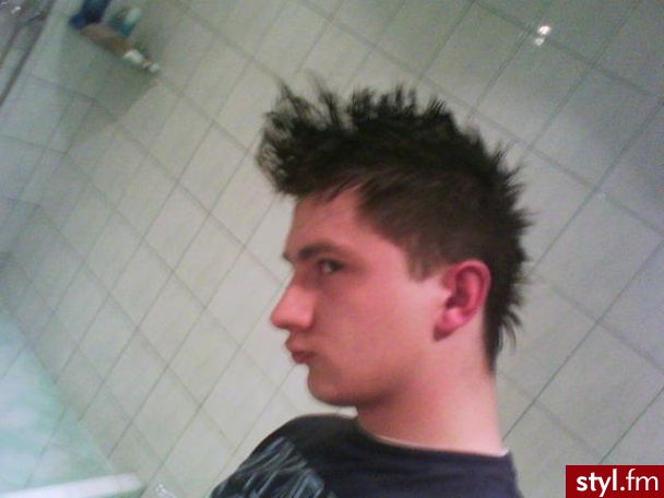 Irokez mojej produkcji tapirowany gumą ;) - Punk Rock Alternatywne Średnie Fryzury