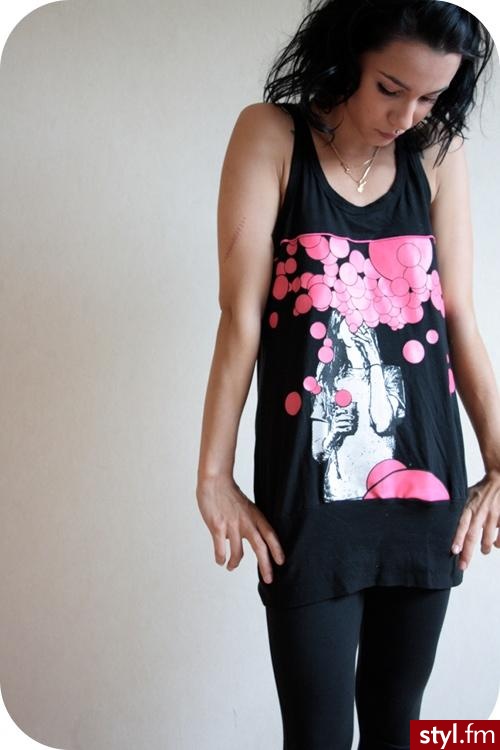 Jeżeli zdjęcie znajduje się już w galerii poproszę o link - Moda uliczna Inne Moda