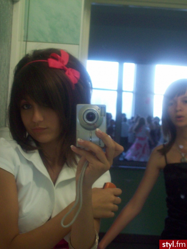 ;** - EMO Alternatywne Średnie Fryzury